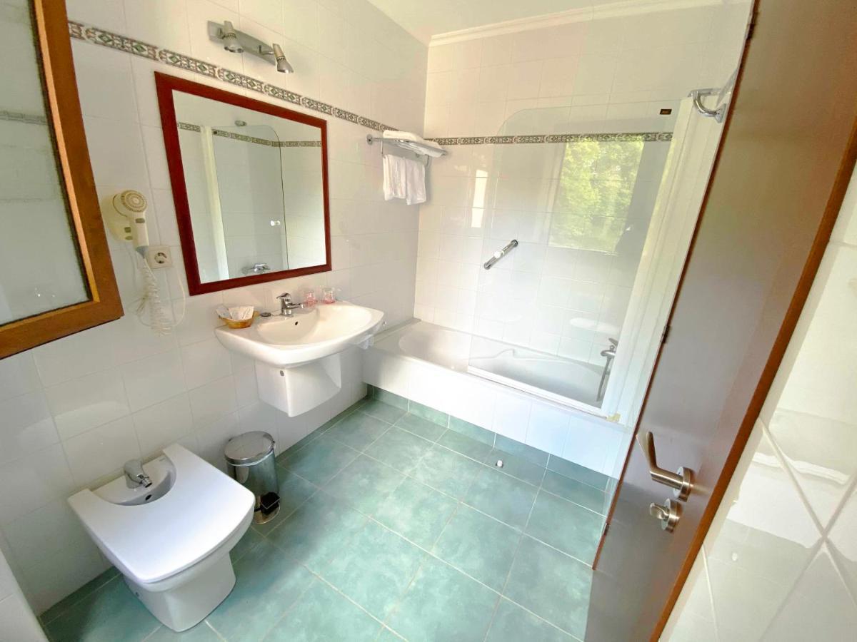 Hotel Entrerobles Sabaris Esterno foto